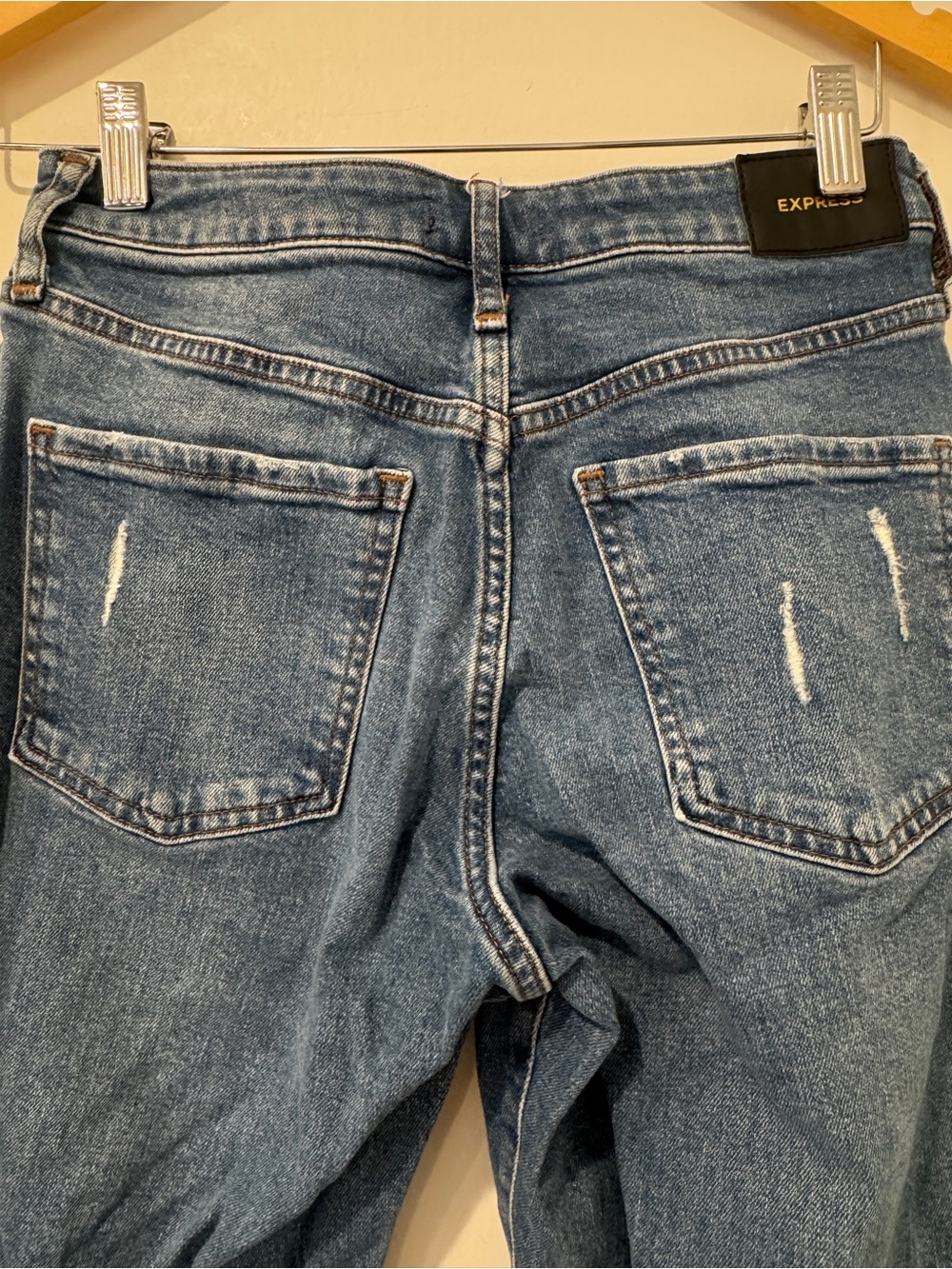 Express Mid Rise Boyfriend Distressed Straight Leg Jeans Women’s Size 2 - Picture 7 of 7